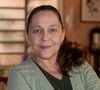 Elisa, papel de Isabel Garcia na novela 'Quem Ama, Cuida', vive para as panelas e precisa de validação do pai, Otoniel (Tony Ramos), para fazer certas coisas. Até o momento, ela não comentou que está de paquera com seu melhor amigo, Enéas (Glicério do Rosário), por medo da reação do florista.
