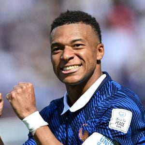 Com isso, Messi perdeu o título de artilheiro das Copas para Mbappé, da França, que até agora já marcou 22 gols em mundiais