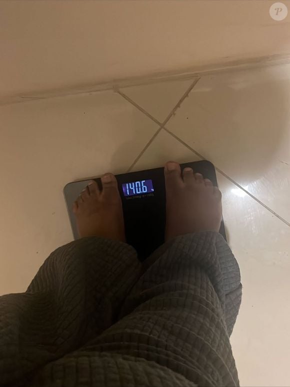 Não pesa mais 140kg, cantora revela peso atual e metas para continuidade da perda de peso