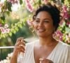 Com a chegada da primavera, as flores ganham protagonismo também na perfumaria. Segundo a seleção, fragrâncias florais com notas de rosa, jasmim, frésia, flor de laranjeira e peônia combinam com a proposta de frescor, delicadeza e renovação dos dias mais quentes