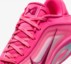 A Nike aposta no efeito 'farmar aura' e lança um tênis rosa que lembra as chuteiras mais comentadas da Copa do Mundo de 2026