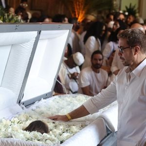 Com Preta Gil no caixão, o maquiador Fernando Torquato também se despediu da cantora, morta por complicações de câncer