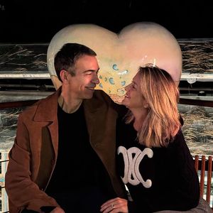 "É tão bom ter um tempo para o casal, poder curtir cada momento, lembrar de como é importante namorar seu marido", escreveu Tici