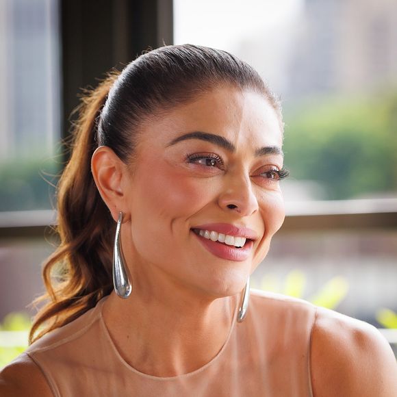 Juliana Paes combinou look com joias sofisticadas