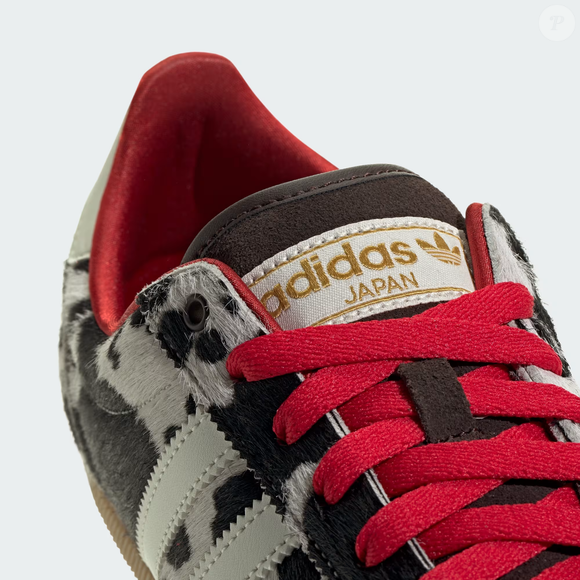 Até o fechamento desta matéria, o Tênis Japan, da Adidas, estava sendo vendido por R$ 899,99, valor que posiciona o modelo entre os lançamentos premium da marca e reforça sua proposta de unir tradição esportiva e sofisticação contemporânea