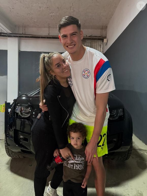 Melissa Ávalos revelou que o goleiro Orlando Gill vendeu roupas, chuteiras e até a camisa da seleção sub-20 para custear o tratamento do filho, Lautaro Daniel, em um dos momentos mais difíceis vividos pela família antes da consagração na Copa do Mundo