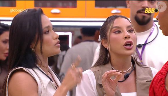 O bate-boca esquentou entre Aline, Renata e Eva