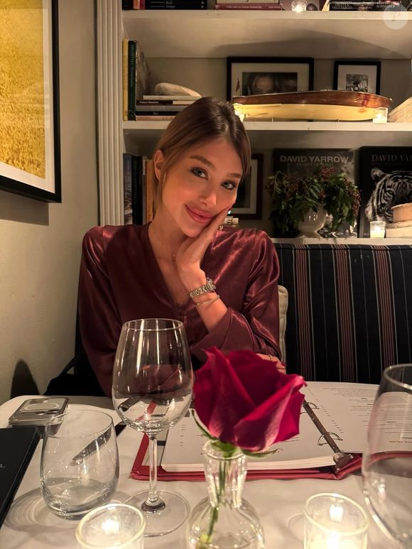 Esther Marques entra para a história ao se tornar a primeira brasileira a usar um vestido de noiva assinado pela Maison Alaïa em um casamento de luxo que já movimenta os bastidores da moda