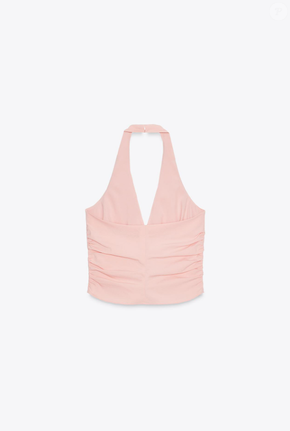 Top com frente única e detalhe franzido nas laterais da Zara é boa aposta para as fashionistas, com muitos detalhes de moda para o Outono 2026. Ele tem a frente com botões, adicionando um toque de romantismo ao look.