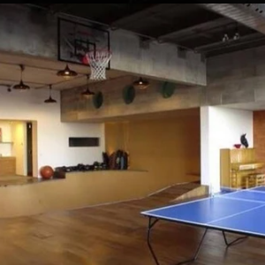 Mansão de Murilo Benício tem um amplo espaço para esportes, localizado no RJ