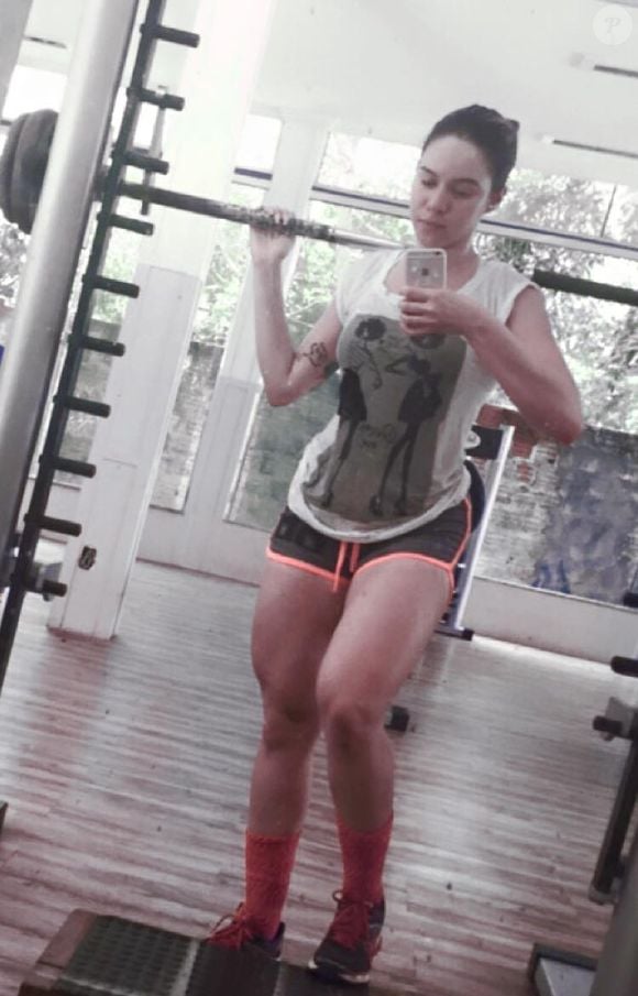 Antes da fama, Tamires Assis 'foi e voltou' diversas vezes com os fios loiros