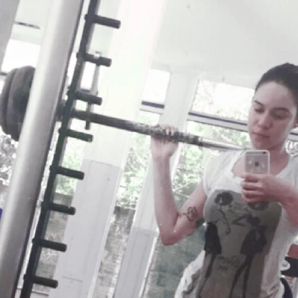 Antes da fama, Tamires Assis 'foi e voltou' diversas vezes com os fios loiros