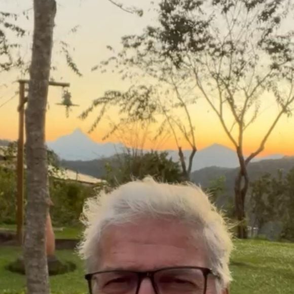 José Mayer agradeceu o convite, mas reforçou que está aposentado da carreira de ator, segundo o colunista Gabriel Vaquer