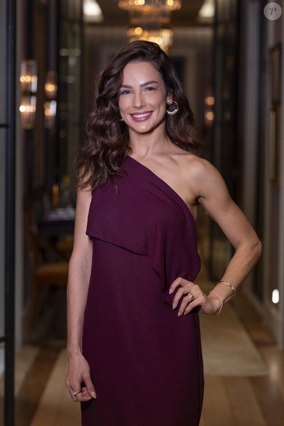 Bruna vai pedir para que Adriana se afaste de Pedro
