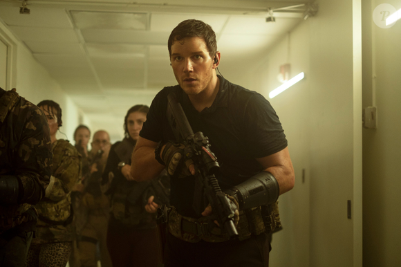 Hoje no Prime Video: no filme 'A Guerra do Amanhã', Chris Pratt decide se juntar aos militares na missão para salvar a humanidade dos extraterrestres, conhecidos como Espinhos Brancos.