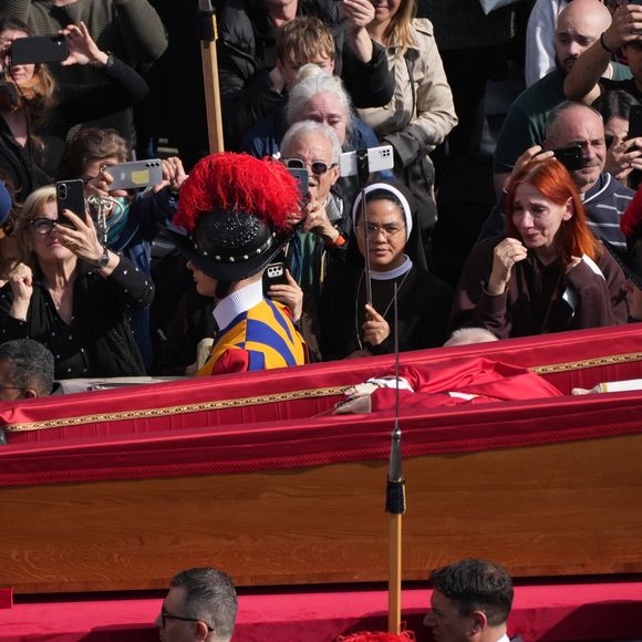 Sepultamento do Papa Francisco ocorre após 3 dias de velório em 26 de abril de 2025