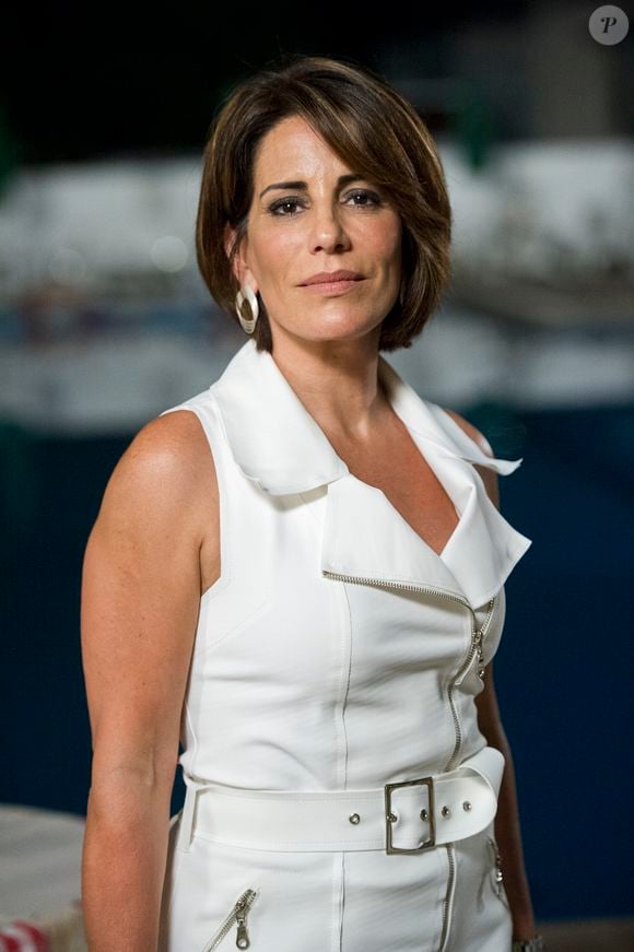 Gloria Pires também é referência para quem busca inspiração em cabelos curtos, mostrando como o corte chanel pode atualizar o visual e valorizar os traços do rosto com elegância
