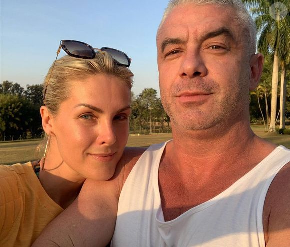 Nos stories, Alexandre Correa tomou uma atitude inesperada e evitou falar o nome de Ana Hickmann, a referindo como 'fulana'