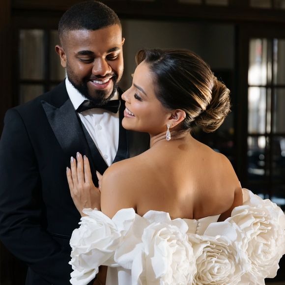 Os looks de Davi Brito e Emilly Araújo para o ensaio pré-wedding foram assinados pelo estilista baiano Elcimar Badu, responsável pelas criações do casal