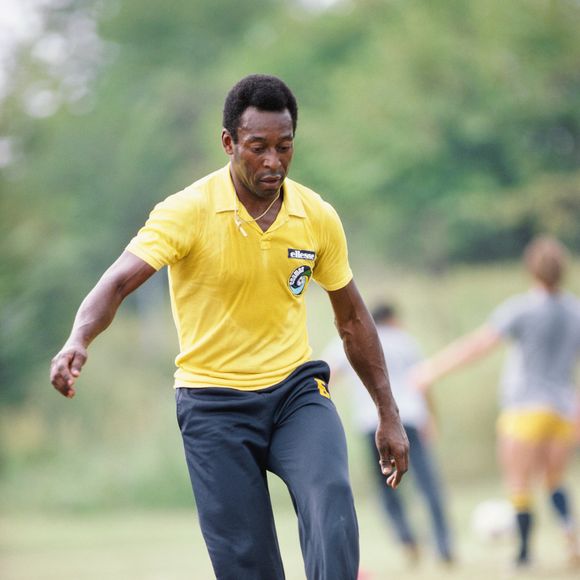 Pelé marcou época com a camisa da Seleção Brasileira e continua sendo referência para craques da atualidade, como Mbappé