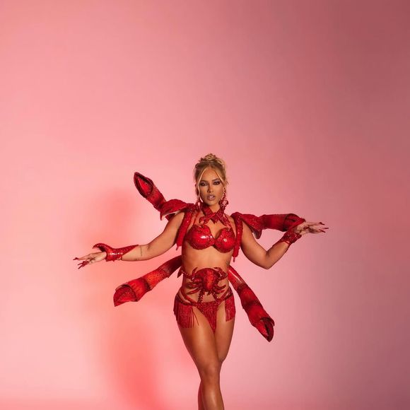 Virginia prometeu uma fantasia ousada para o Carnaval 2026