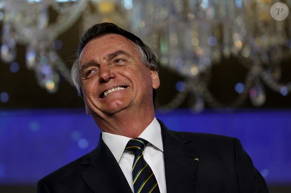 Jair Bolsonaro passou por cirurgia no mês passado para tratar hérnia inguinal