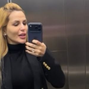 Pouco antes da prisão, Deolane Bezerra publicou nas redes sociais uma foto ostentando uma bolsa da grife Hermès, avaliada em cerca de R$ 380 mil. A imagem rapidamente voltou a circular na internet após a operação policial
