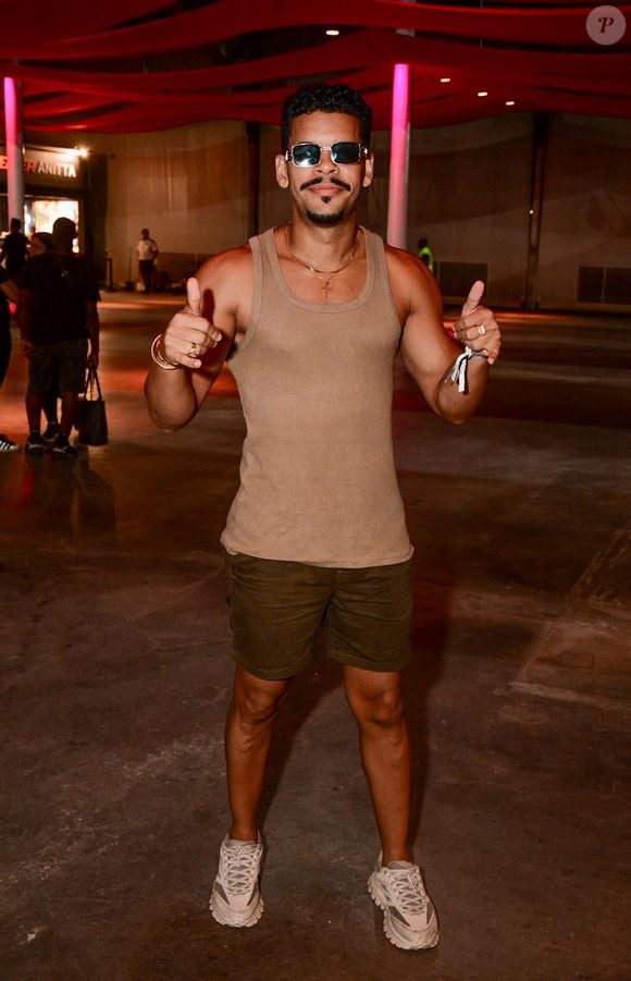Felipe Veloso nos Ensaios da Anitta