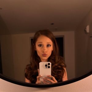 "Eu acho que é algo desconfortável, não importa o que você esteja passando", desabafou Ariana Grande