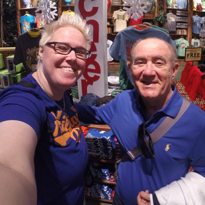 Quem é a filha LGBTQIAP+ de Renato Aragão? Com perfil privado, Juliana Aragão já foi Uber, abriu vaquinhas e não é seguida pelo pai famoso