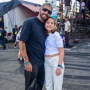 Pedro Scooby levou a filha Liz, fruto de seu relacionamento com Luana Piovani, ao Lollapalooza 2026