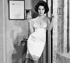 Segundo a joalheria Lorraine Schwartz, responsável pelas peças usadas por Kim, o look foi uma homenagem direta à atriz Elizabeth Taylor no filme Gata em Teto de Zinco Quente (1958).