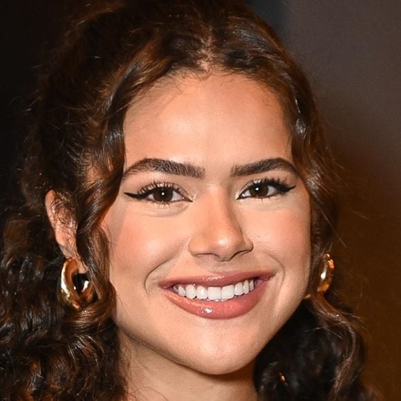 Maisa exibe cabelo castanho natural