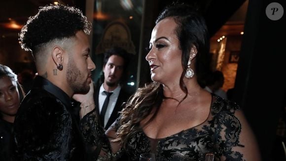 Acontece que a madrasta de Neymar curtiu o post polêmico que falava sobre o aniversário da mãe do jogador
