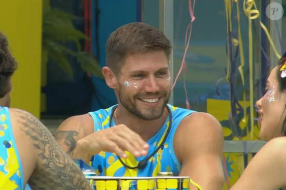 A equipe de Juliano também fez um pronunciamento apontando o uso do diminutivo como uma forma de ofensa com viés homofóbico