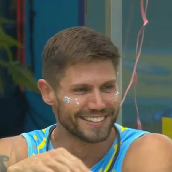 A equipe de Juliano também fez um pronunciamento apontando o uso do diminutivo como uma forma de ofensa com viés homofóbico