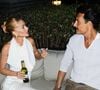 De cabelo loiro, Marina Ruy Barbosa curte evento ao lado de Rodrigo Santoro e web compara atriz à outra famosa: 'Pensei que era...'