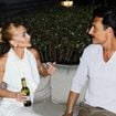 De cabelo loiro, Marina Ruy Barbosa curte evento ao lado de Rodrigo Santoro e web compara atriz à outra famosa: 'Pensei que era...'