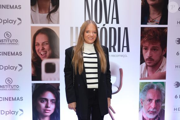 Rafaella Justus investiu em um look casual chic para prestigiar a pré-estreia do filme ‘Uma Nova História’, em São Paulo