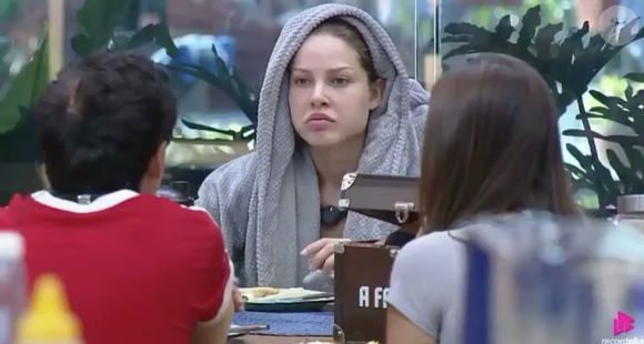 Dudu Camargo reagiu ao beijo e não economizou nas críticas: "Picolé de chuchu com água de salsicha"