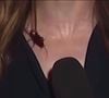 Novo medo desbloqueado! Enquanto falava sobre a onda de calor em Los Angeles, Rachel Menitoff recebeu uma visita inesperada: uma barata subiu por sua roupa, passou pelo pescoço e chegou até o microfone, sem interromper a transmissão