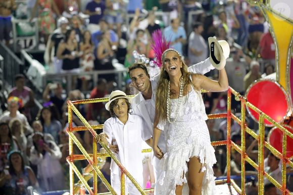 Separação de Ivete Sangalo e Daniel Cady: agora ex-casal em foto com o filho Marcelo durante o desfile de carnaval 2017 da Grande Rio