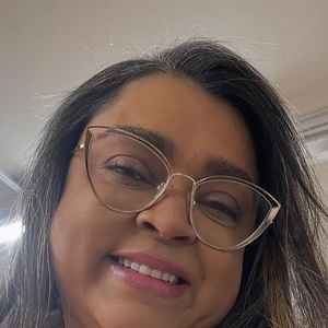 Irmã de Preta Gil, Nara reuniu fotos da artista em um post emocionante