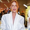 Ela pode tudo! Marina Ruy Barbosa aposta em camisa de grife de mais de R$ 16 mil e eleva o jeans básico em evento de moda em São Paulo