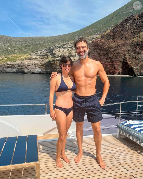 Aos 51 anos, Tadeu Schmidt impressiona ao exibir shape musculoso em fotos sem camisa durante viagem com a esposa