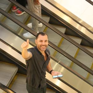 Rodrigo Sant'Anna nunca escondeu as transformações que fez no rosto, que começaram por um transplante capilar