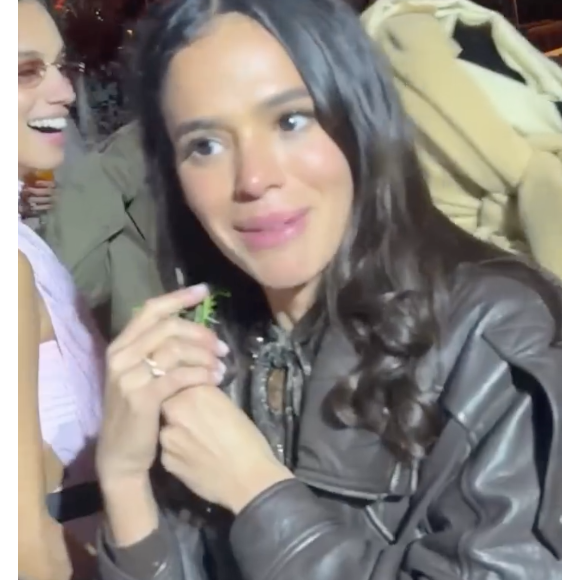 "A regra é clara, o buquê era da Bruna e o outro desesperado tomou", alegou outra. "Ele foi tão grosseiro em pegar da mão da Bruna que ela ficou até sem reação", dispararam internautas