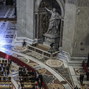 Além da multidão, líderes religiosos e políticos de todo o mundo estão no velório do Papa Francisco