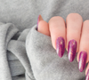 Para disfarçar essas imperfeições e reforçar o acabamento, a aplicação de uma camada de extrabrilho ao final da esmaltação é altamente recomendada.