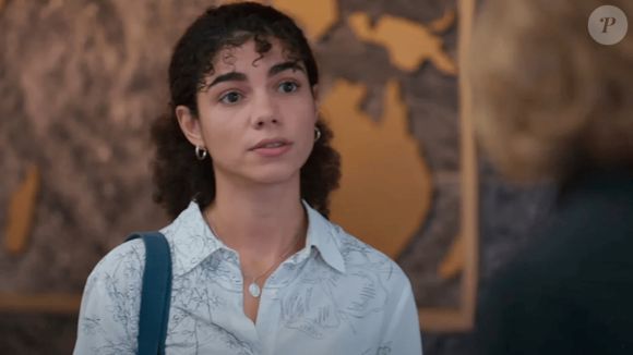 Ana Clara (Samantha Jones) tem encontro com Mário Sérgio sobre Leonardo (Guilherme Magon), filho escondido de Odete Roitman (Debora Bloch) na novela 'Vale Tudo'